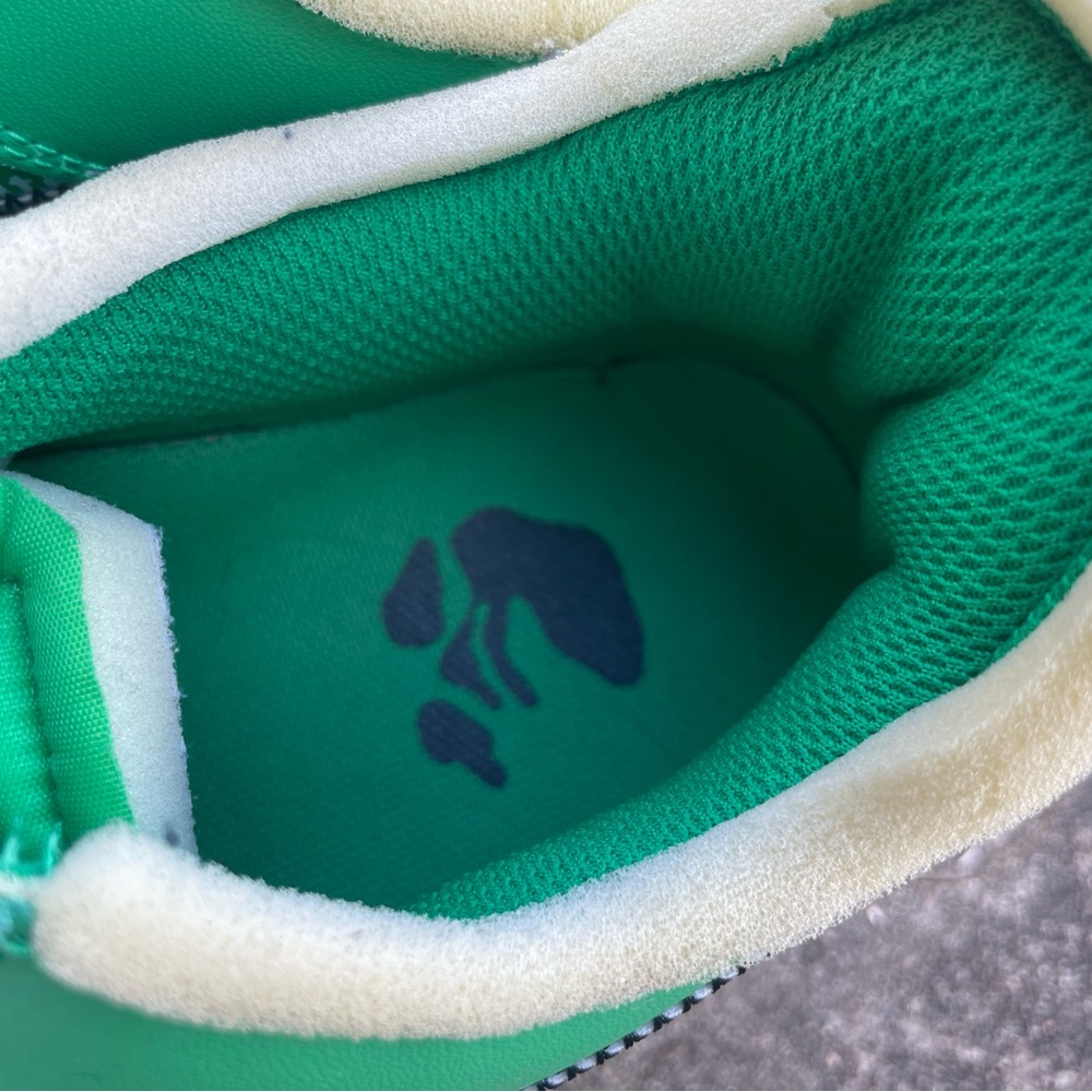 Green 
Nike off white - Picture 3 of 7
